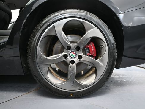 Used 2018 Alfa Romeo Giulia AWD image 15