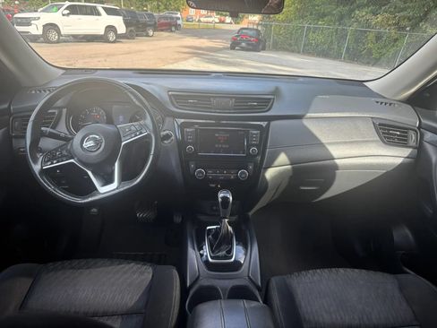 Used 2018 Nissan Rogue SV FWD image 18