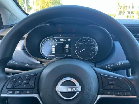 Used 2025 Nissan Versa SV image 25