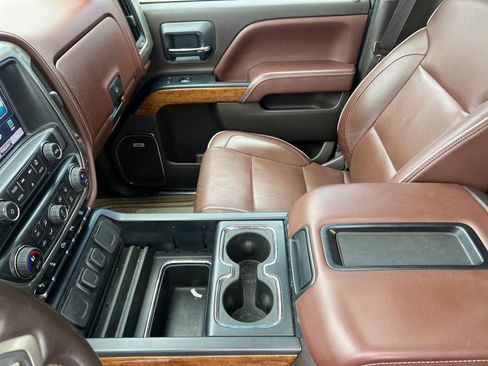 Used 2015 Chevrolet Silverado 1500 High Country w/ High Country Premium Package AWD/4WD image 13