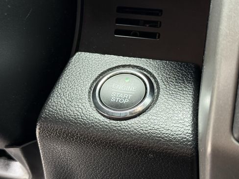 Used 2021 Ford Expedition XLT RWD image 24