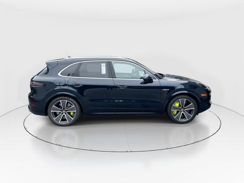Used 2023 Porsche Cayenne Turbo S AWD/4WD image 9