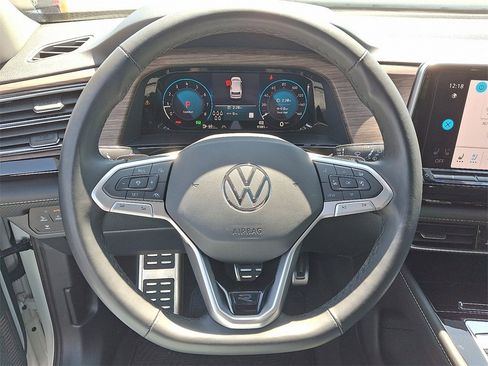 Used 2024 Volkswagen Atlas SEL Premium R-Line image 18