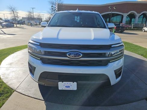 Used 2024 Ford Expedition Max XLT image 2