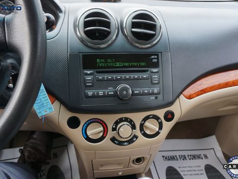 Used 2011 Chevrolet Aveo LT image 27
