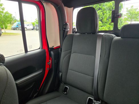 Used 2021 Jeep Gladiator Sport AWD/4WD image 12