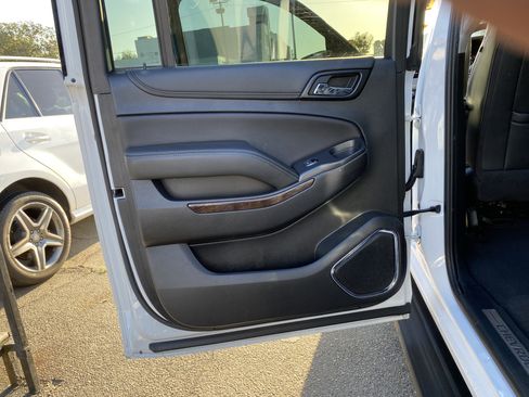 Used 2019 Chevrolet Suburban LT image 15