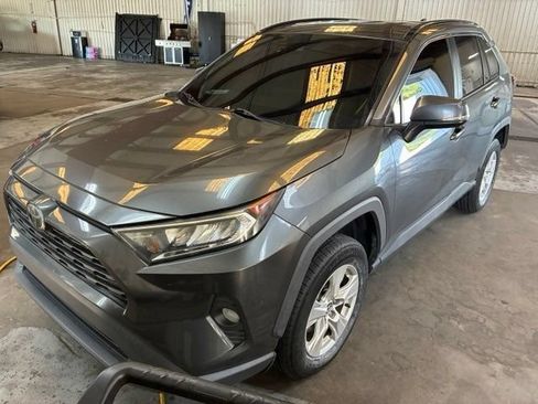 Used 2020 Toyota RAV4 XLE AWD/4WD image 2