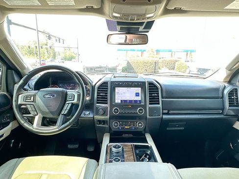 Certified 2021 Ford Expedition Platinum image 3