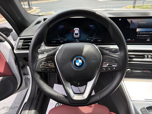 Used 2023 BMW i4 eDrive40 w/ Premium Package RWD image 9