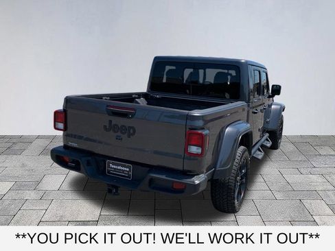 Used 2025 Jeep Gladiator Sport AWD/4WD image 7