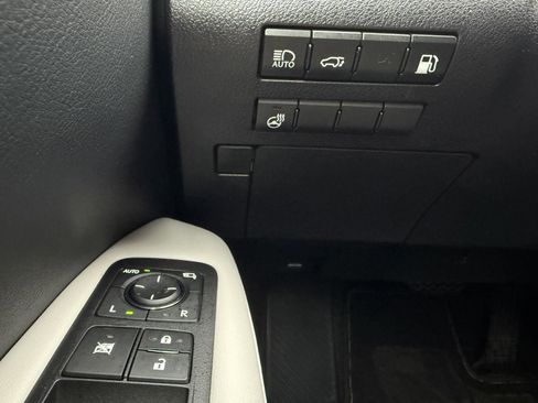 Used 2021 Lexus RX 450h AWD w/ Luxury Package image 18