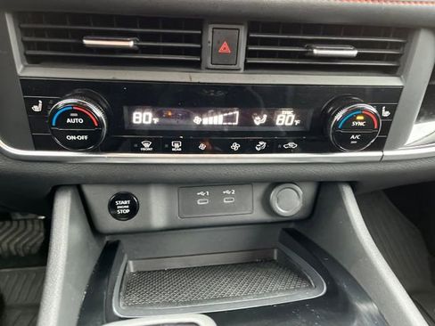 Used 2025 Nissan Rogue SV image 16