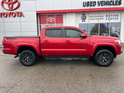 Certified 2022 Toyota Tacoma SR5 image 6