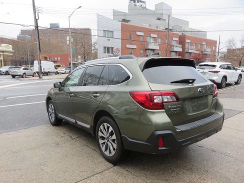 Used 2018 Subaru Outback 2.5i Touring image 4