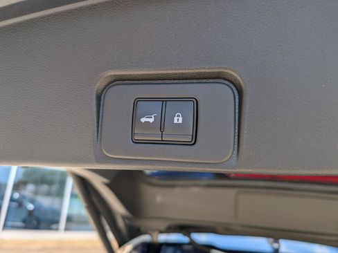 Used 2025 Nissan Rogue SV AWD/4WD image 14
