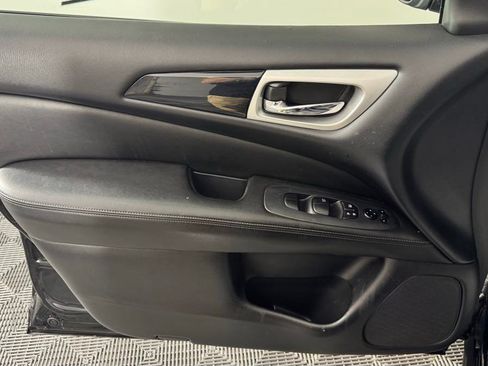 Used 2019 Nissan Pathfinder S AWD/4WD image 10