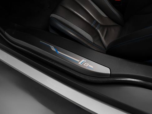 Used 2019 BMW i8 image 36