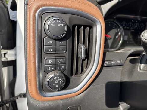 Used 2020 Chevrolet Silverado 1500 High Country w/ Technology Package image 18