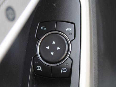 Used 2022 Ford Explorer Limited image 19