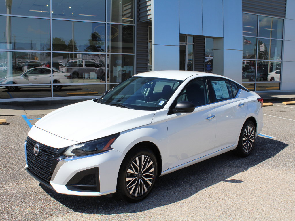 Used 2025 Nissan Altima 2.5 SV AWD/4WD image 1