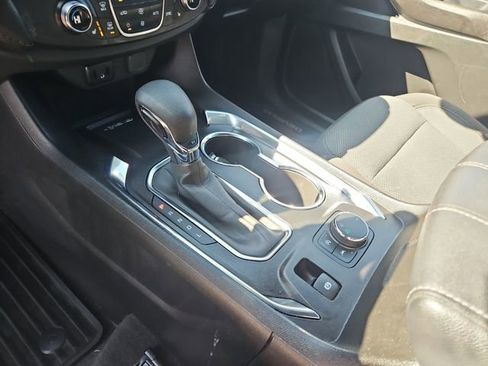 Used 2023 Chevrolet Traverse LT image 24