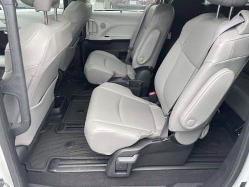 Used 2025 Toyota Sienna XLE image 22