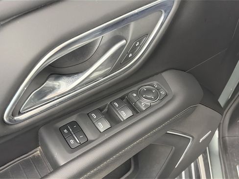 Used 2023 Chevrolet Suburban Premier image 26