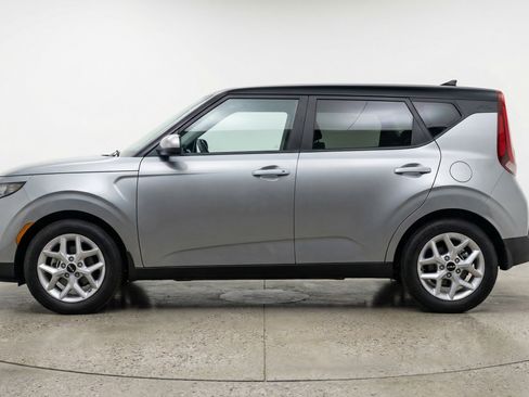 Used 2025 Kia Soul LX w/ LX Technology Package FWD image 5