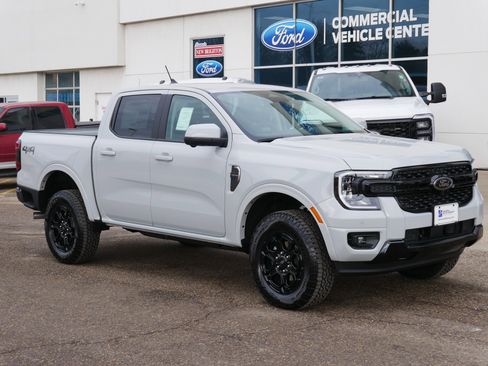 New 2026 Ford Ranger Lariat w/ Black Appearance Package image 4