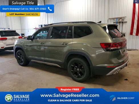 Used 2025 Volkswagen Atlas Peak Edition SE AWD/4WD image 3
