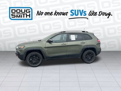 Used 2021 Jeep Cherokee Trailhawk image 2