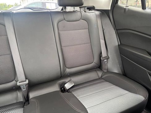 Used 2025 Chevrolet Trax LT FWD image 35