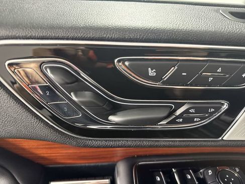 Used 2021 Lincoln Navigator L Reserve AWD/4WD image 21