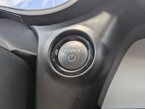 Used 2025 Toyota Sienna XLE FWD image 33