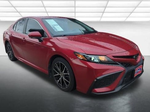 Used 2021 Toyota Camry SE w/ Convenience Package image 1