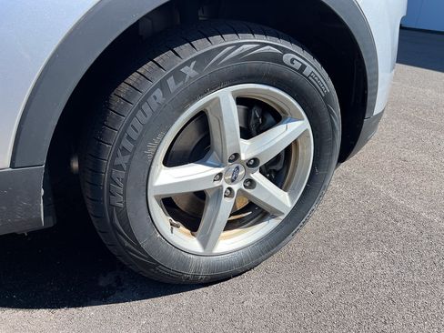 Used 2018 Ford Explorer XLT w/ Equipment Group 201A FWD image 7