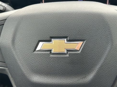 Used 2025 Chevrolet Trax LT w/ LT Convenience Package image 36