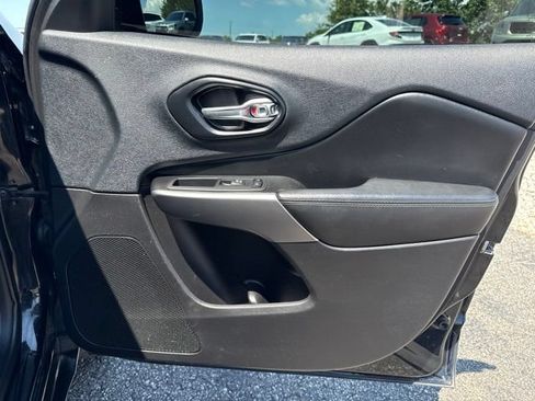 Used 2019 Jeep Cherokee High Altitude AWD/4WD image 22