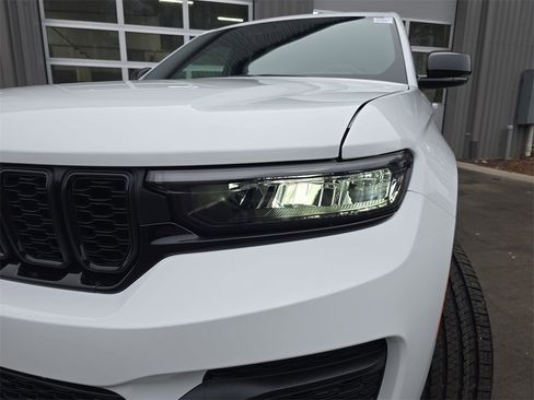 New 2025 Jeep Grand Cherokee Laredo image 30