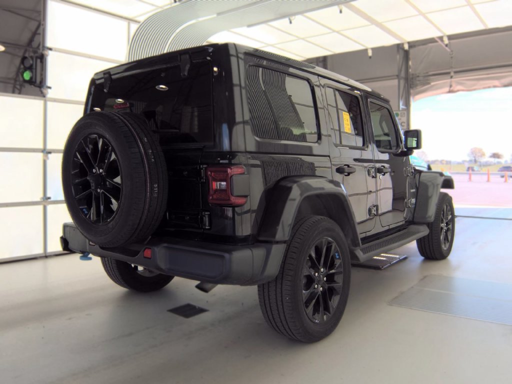 Used 2023 Jeep Wrangler Unlimited Sahara w/ Cold Weather Group AWD/4WD image 2