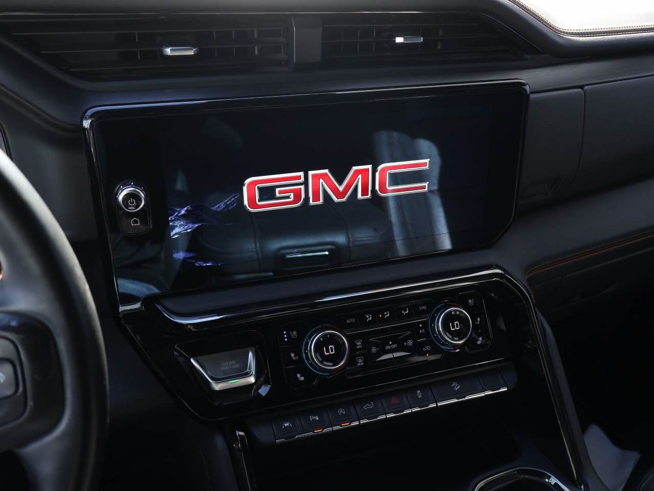 Used 2024 GMC Sierra 1500 AT4 w/ AT4 Premium Package AWD/4WD image 12