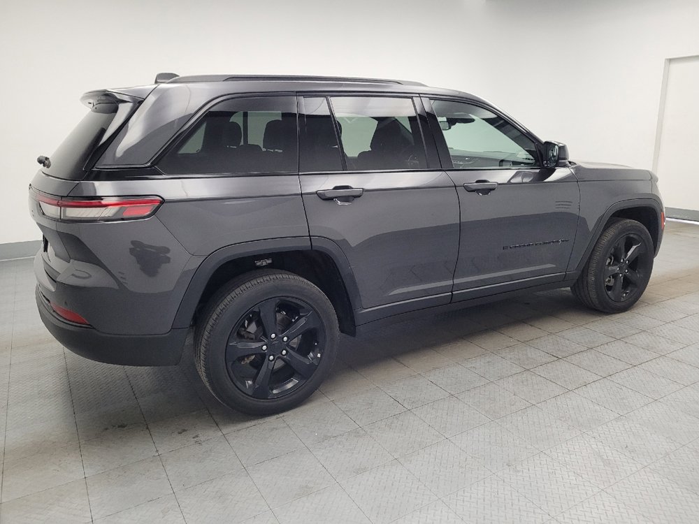 Used 2023 Jeep Grand Cherokee Altitude AWD/4WD image 10