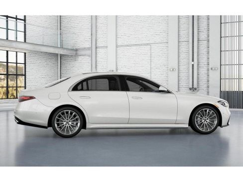 Certified 2022 Mercedes-Benz S 500 4MATIC w/ AMG Line Package image 28