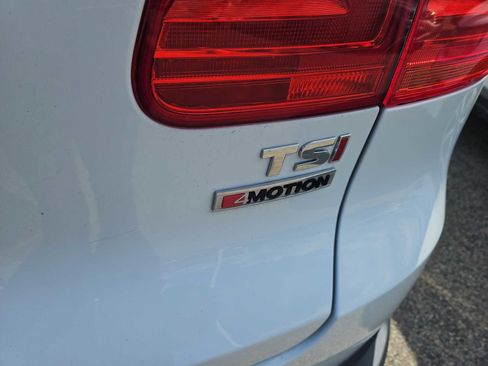 Used 2017 Volkswagen Tiguan Limited w/ Premium Package image 4