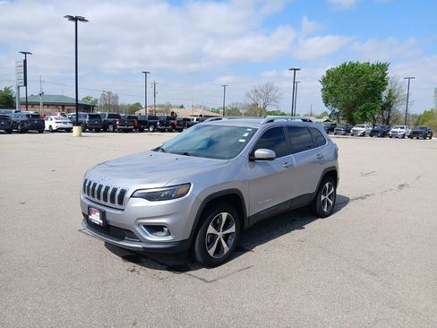 Used 2019 Jeep Cherokee Limited w/ Trailer Tow Group image 4