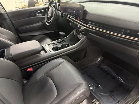 Used 2025 Kia Carnival SX Prestige FWD image 10