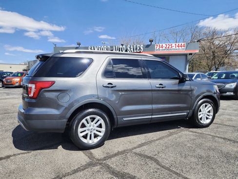 Used 2016 Ford Explorer XLT image 5
