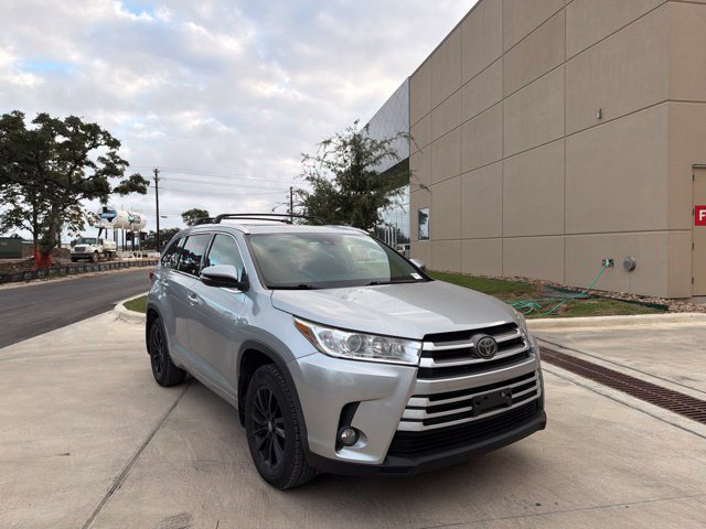 Used 2017 Toyota Highlander XLE AWD/4WD image 6