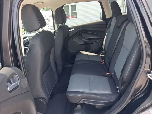 Used 2017 Ford Escape SE w/ Equipment Group 201A FWD image 23